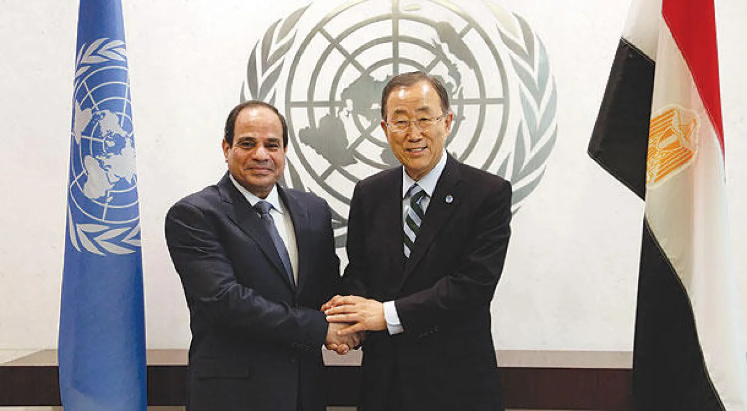 الرئيس المصري عبد الفتاح السيسي خلال اجتماعه مع الامين العام للأمم المتحدة بان كي مون في نيويورك أمس (إ.ب.أ)