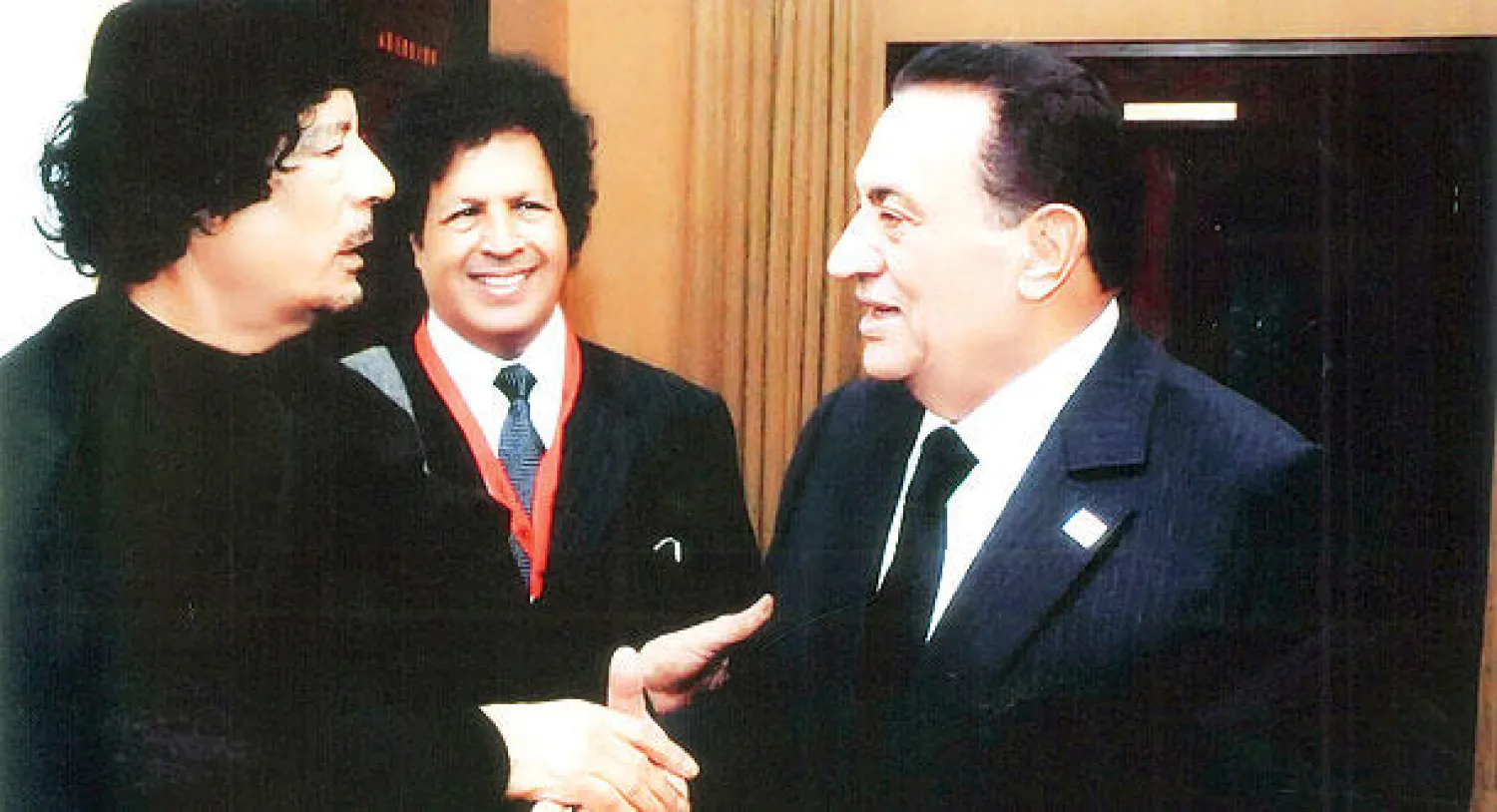 مبارك والقذافي وقذاف الدم