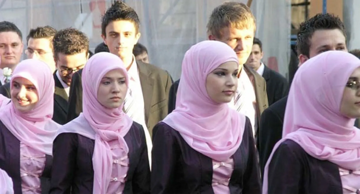 الحجاب يعود لمدارس تركيا الثانوية.. والعلمانيون يدينون