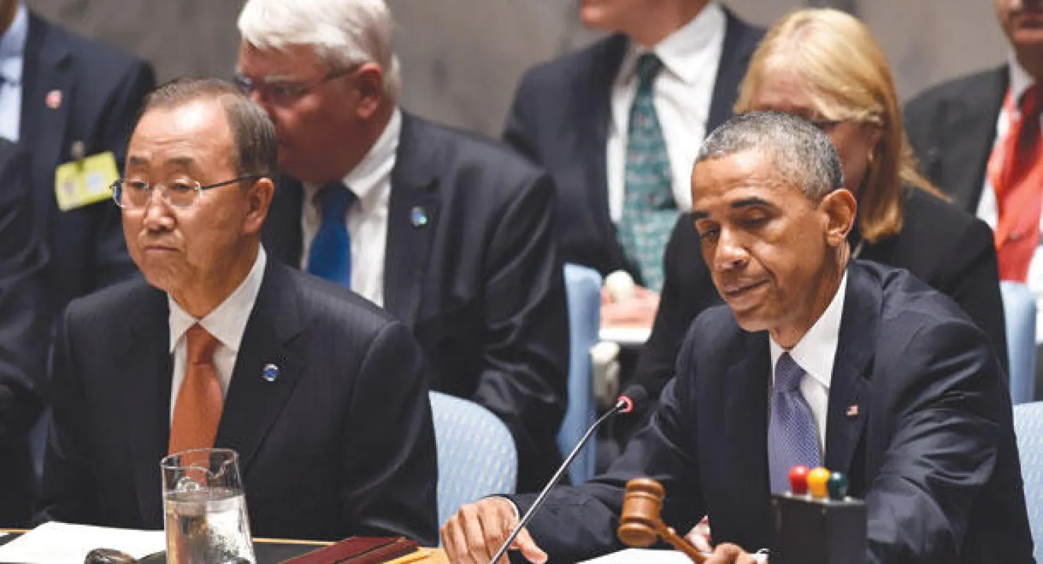 الرئيس الاميركي أوباما والى يمينه بان كي مون لدى ترؤسه اجتماع مجلس الأمن في نيويورك أمس (أ.ف.ب)