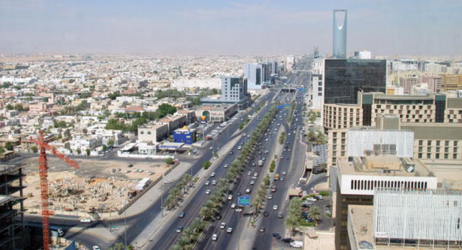 توقع الاقتصاديون أن تنفق السعودية ما بين 850 و915 مليار ريال في ميزانية العام المقبل («الشرق الأوسط»)