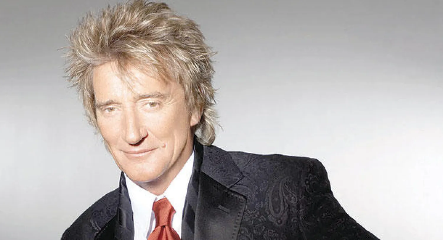 رجل يقاضي رود ستيوارت لركله كرة أصابت وجهه