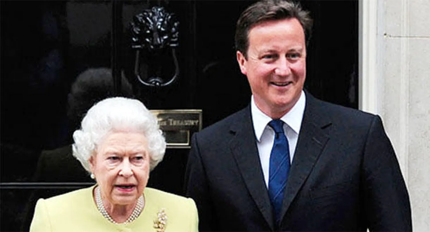 كاميرون يعتذر لملكة بريطانيا بعد تعليق أساء إليها