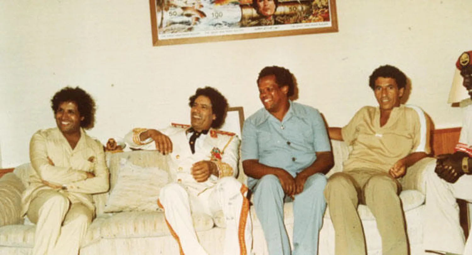 القذافي في السنوات الأولى لحكمه مع عدد من مساعديه