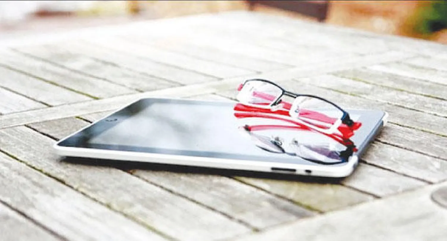 شاشة إلكترونية بدلا من النظارات الطبية