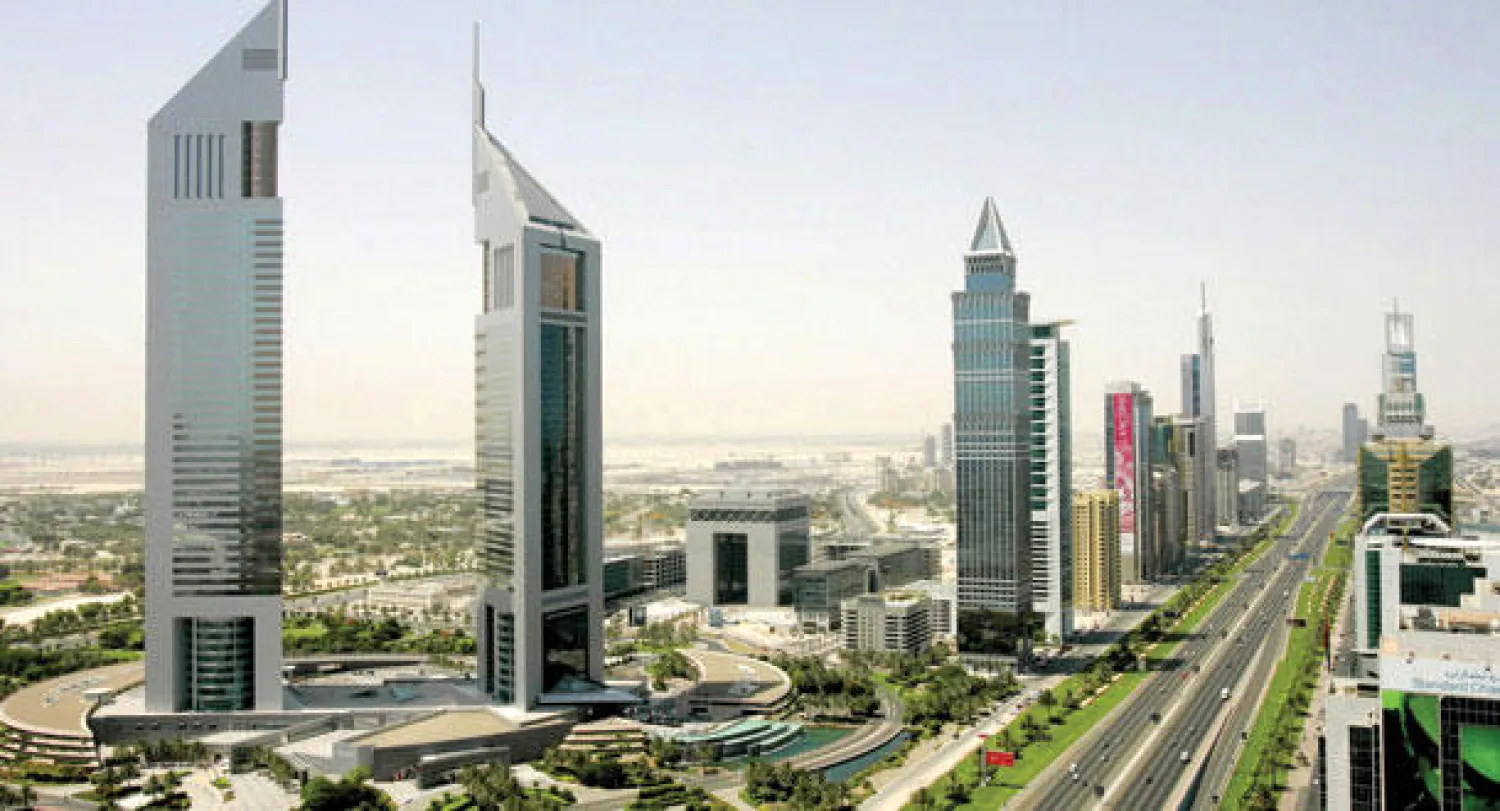 شارع الشيخ زايد وسط العاصمة الاقتصادية للإمارات دبي («الشرق الأوسط»)