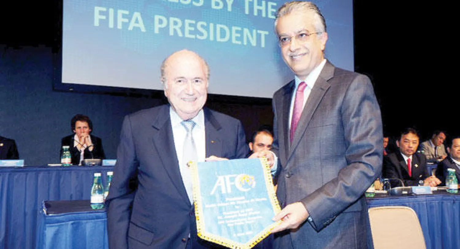 الشيخ سلمان آل خليفة أكد دعمه لبلاتر في تولي فترة رئاسية جديدة