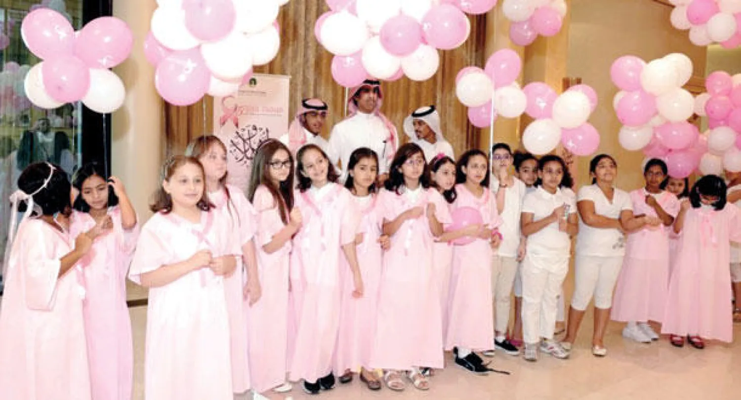 أطلقت جمعية السرطان السعودية قافلة «المملكة وردية» بعد أن تمكنت من اكتشاف إصابة 69 امرأة بسرطان الثدي ({الشرق الأوسط})