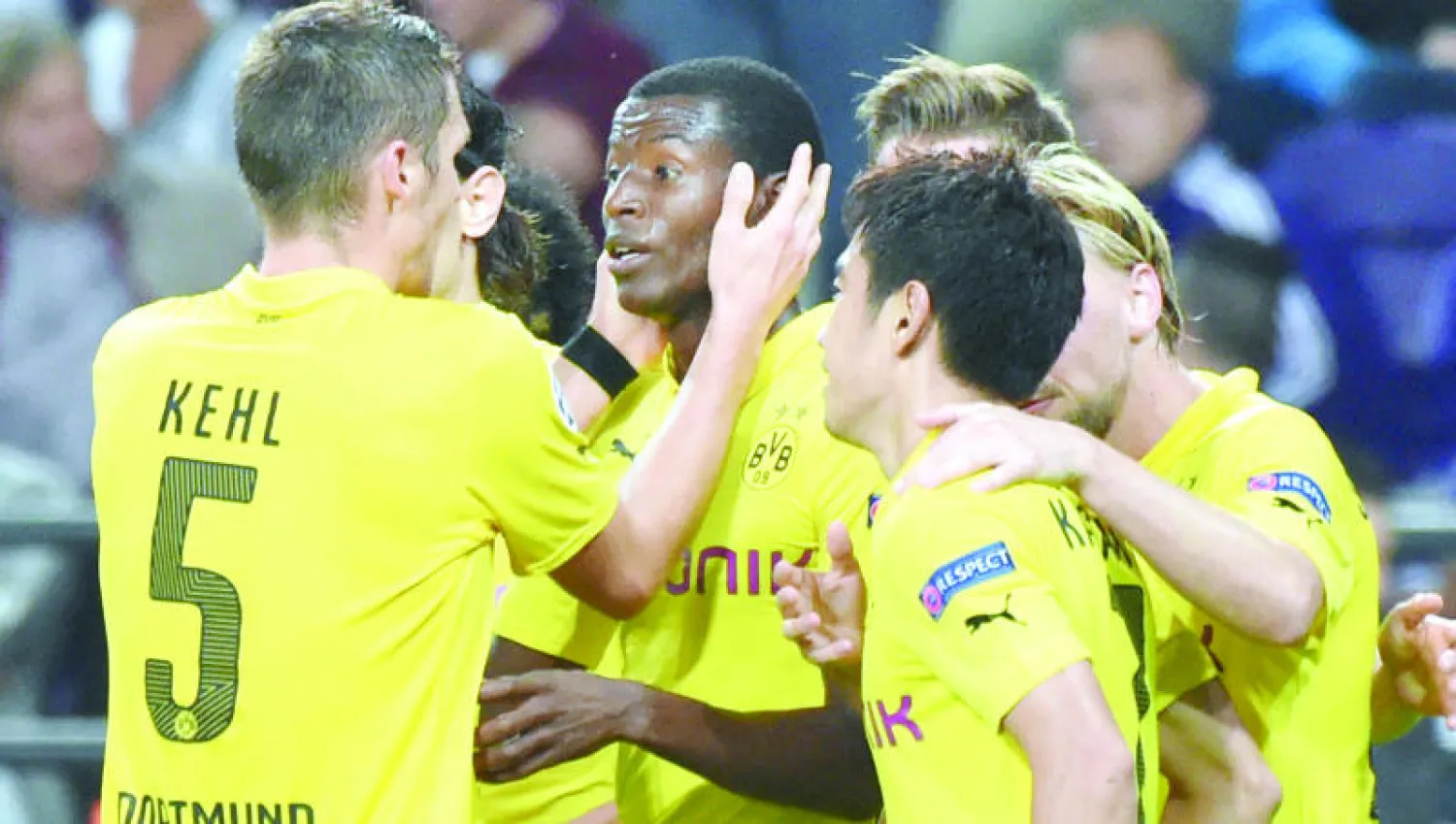 لاعبو دورتموند تألقوا في دوري الأبطال لكن ما زالوا يتطلعون لتثبيت أقدامهم محليا (أ.ب)