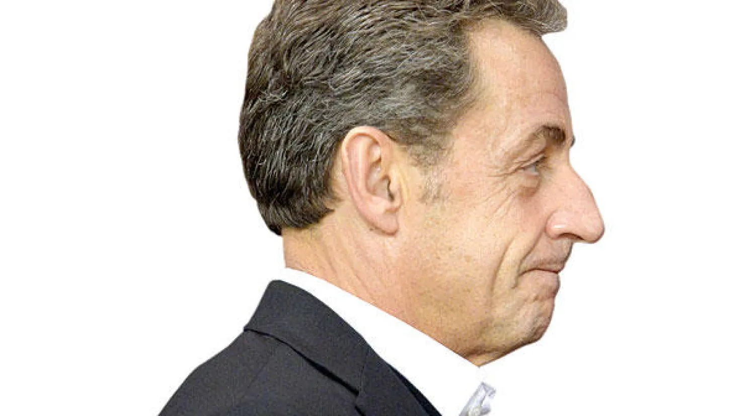 عراقيل جديدة أمام مساعي ساركوزي للعودة إلى الحياة السياسية