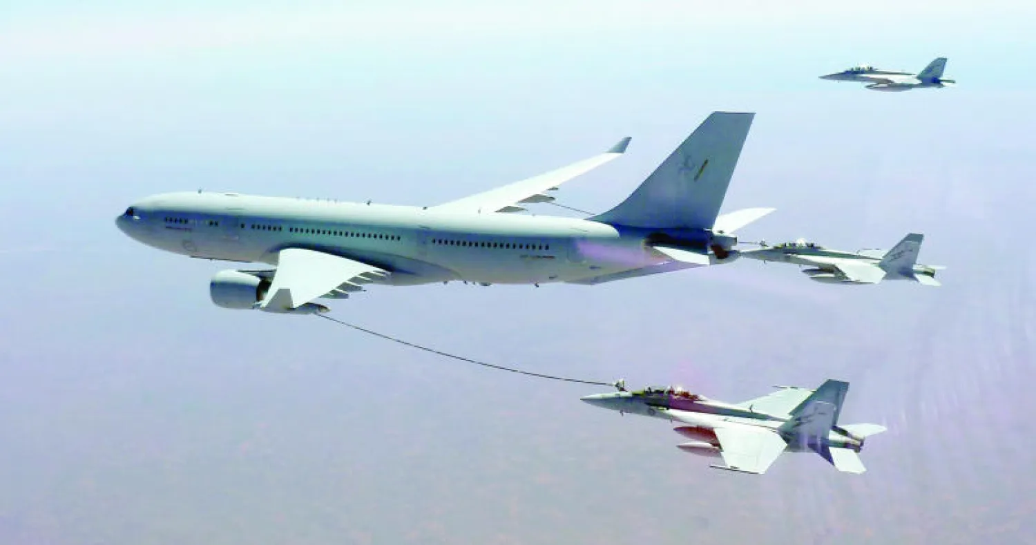 مقاتلات أسترالية في طريقها لضرب أهداف «داعش» داخل الأراضي العراقية أمس (إ.ب.أ)