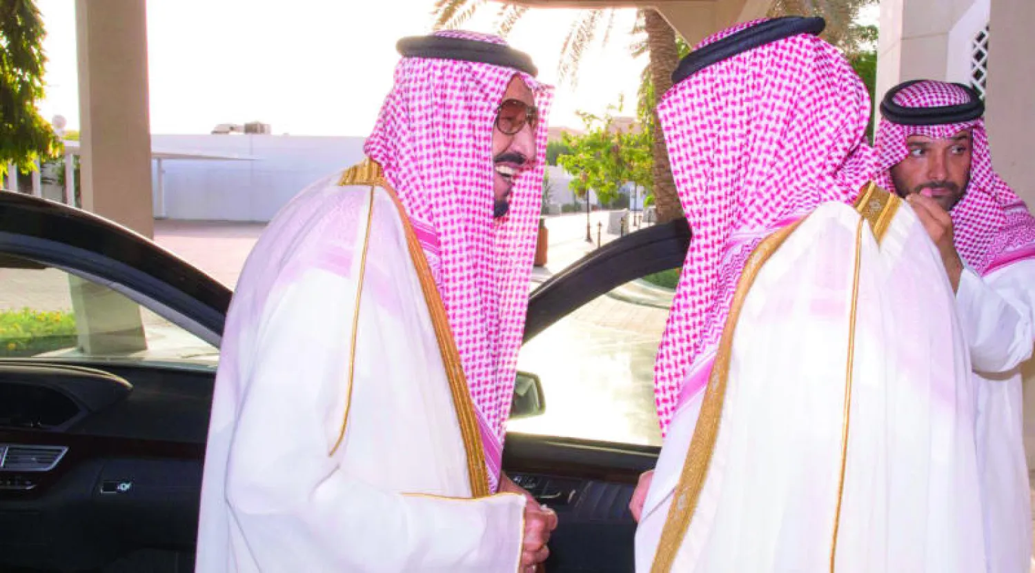 الأمير سلمان بن عبد العزيز لدى وصوله إلى المشاعر المقدسة أمس (واس)