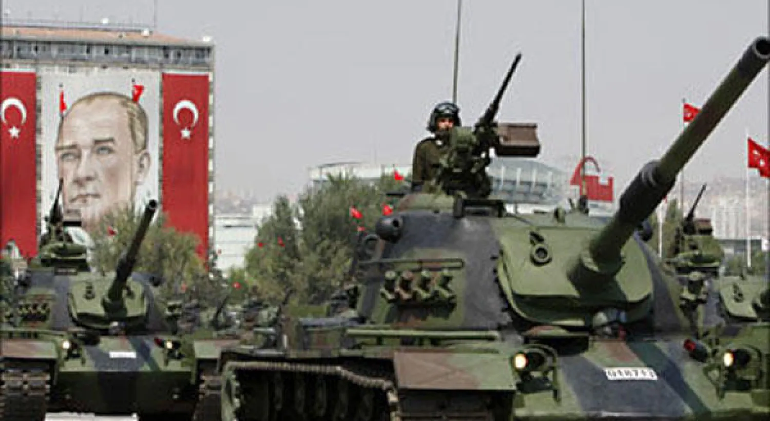 أنقرة تطمئن الأكراد في تركيا وسوريا بعد تفويض التدخل العسكري