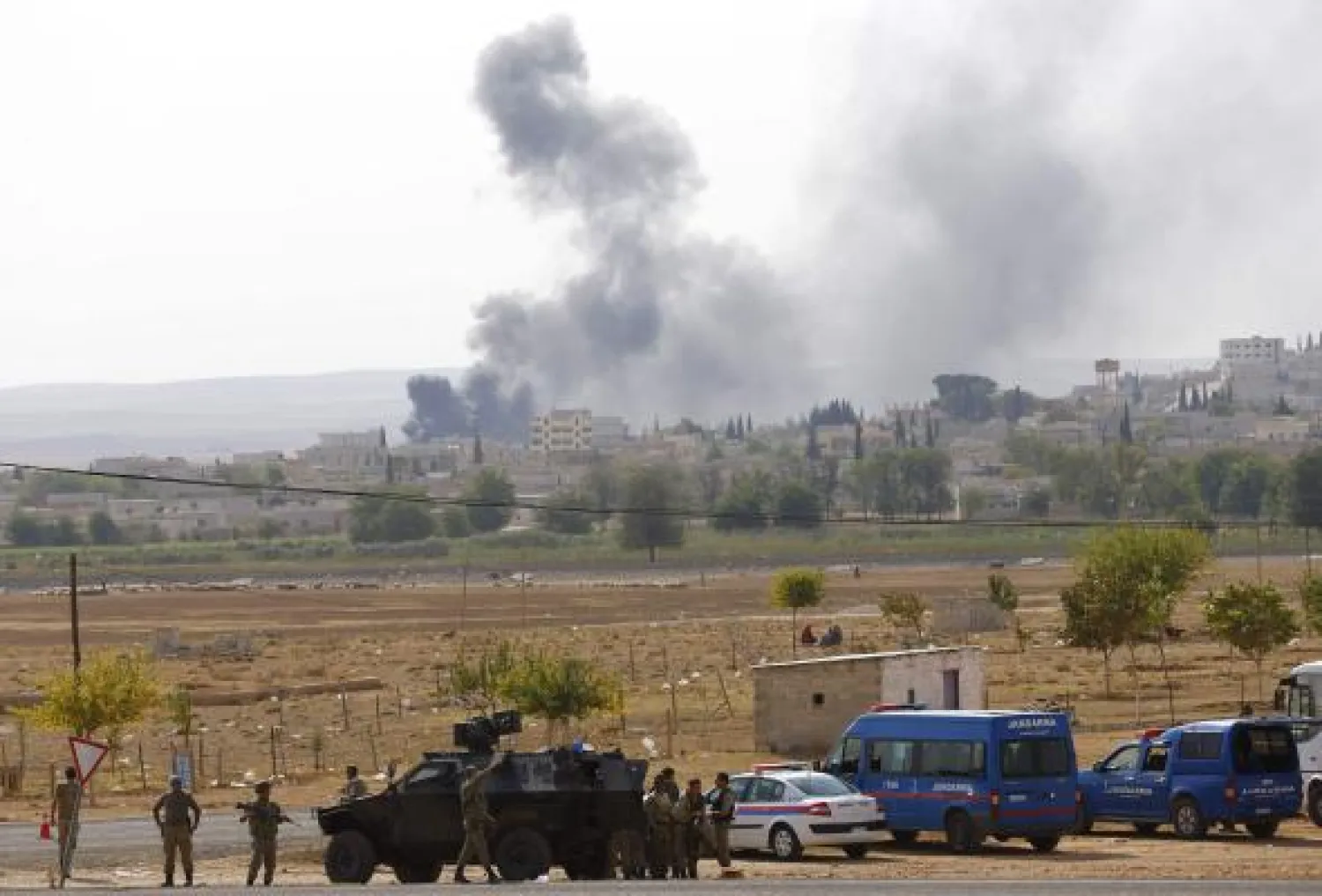 داود أوغلو يعد ببذل كل الجهود كي لا تسقط كوباني