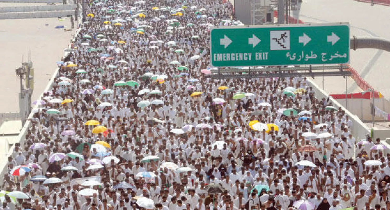 جموع الحجيج بعد رمي جمرة العقبة أمس (تصوير عبد الله بازهير)