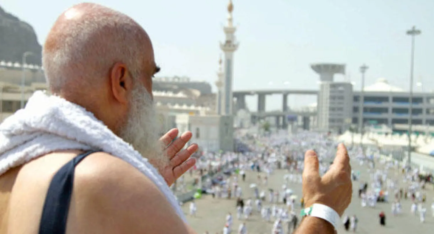 حاج يبتهل الى الله في المشاعر المقدسة (تصوير: أحمد حشاد)