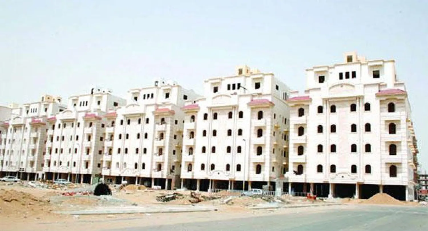 عدة عوامل ساهمت في الضغط على حركة السوق العقارية بالسعودية من بينها ترقب السوق نتائج الإجراءات الحكومية الأخيرة («الشرق الأوسط»)