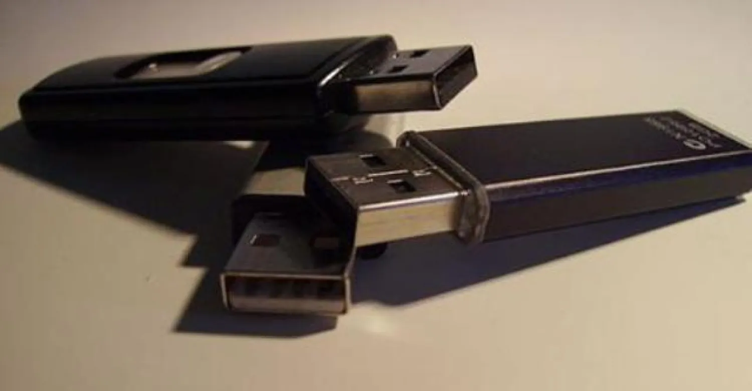 ثغرة في الـUSB تسمح بتثبيت برامج تجسس خفية على الكومبيوتر