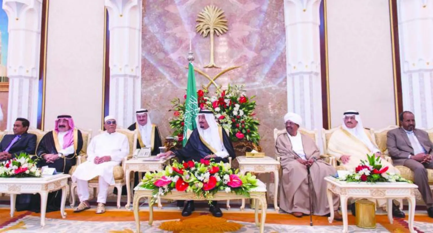 ولي العهد السعودي احتفى نيابة عن خادم الحرمين الشريفين.بوفود الحج لهذا العام.. ويبدو متوسطا رؤساء السودان والصومال وبنغلاديش (واس)