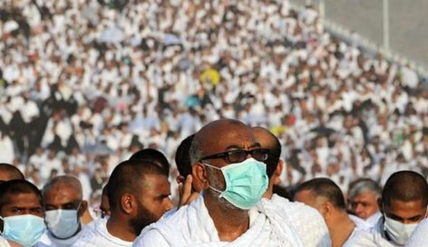 الحجاج ما بين متوجس من الرشح وغير مكترث بـ«إيبولا»