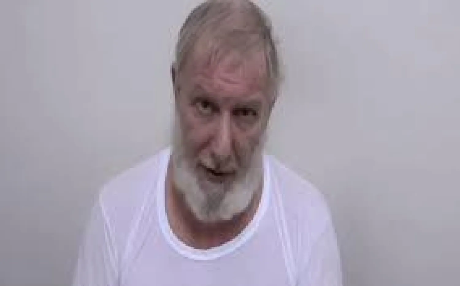 الرهينة البريطاني في ليبيا يعود إلى أسرته