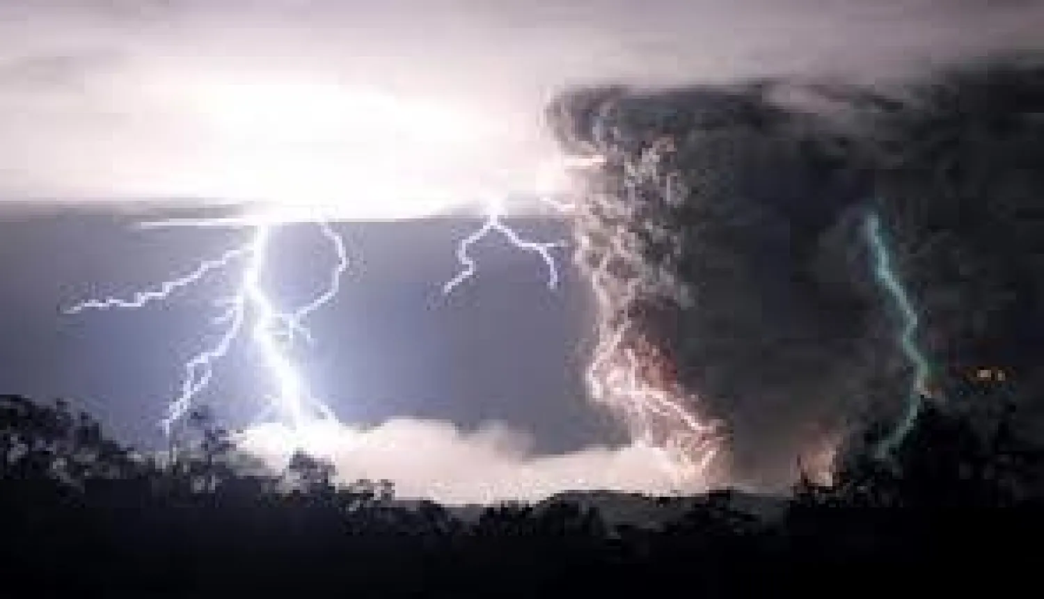 الإعصار «فانفون» يتجه نحو طوكيو مهددا بشل الحركة