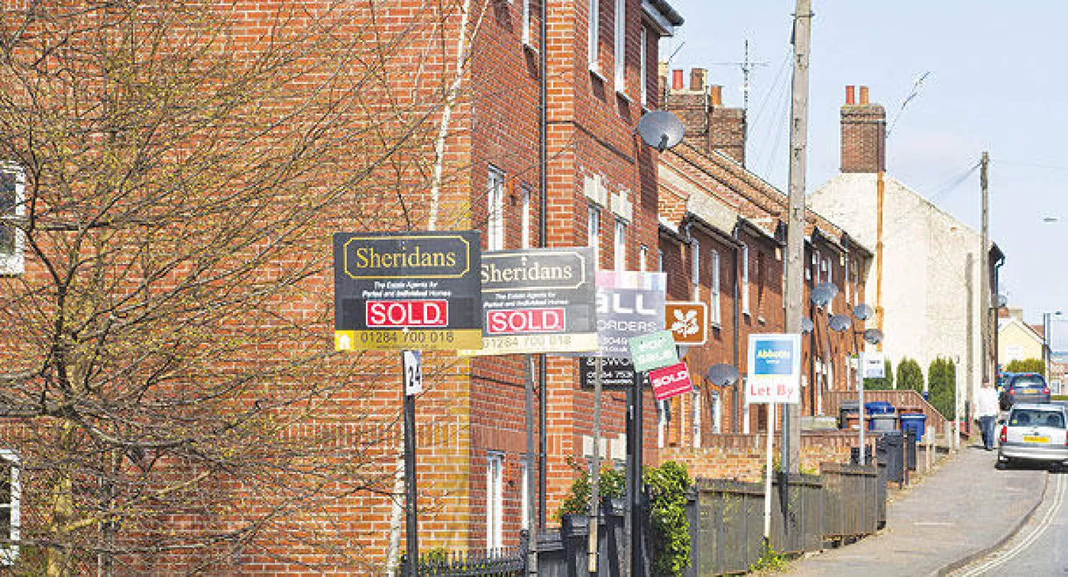 ارتفاع قيمة الجنيه الإسترليني أدى  إلى تراجع الطلب على العقارات في لندن بسبب ضعف طلب المشترين الأجانب عليها