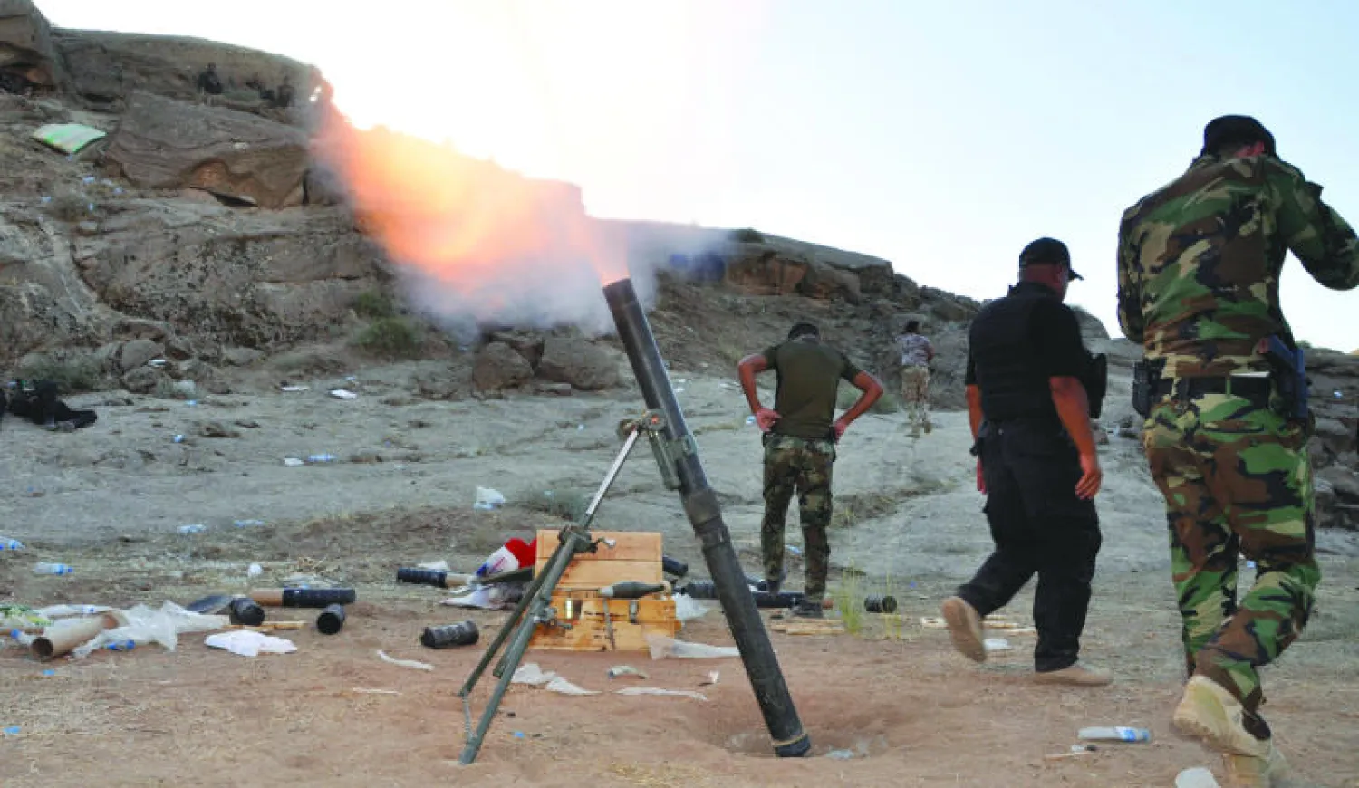 عناصر من ميليشيا شيعية تقاتل {داعش} في ديالى (رويترز)