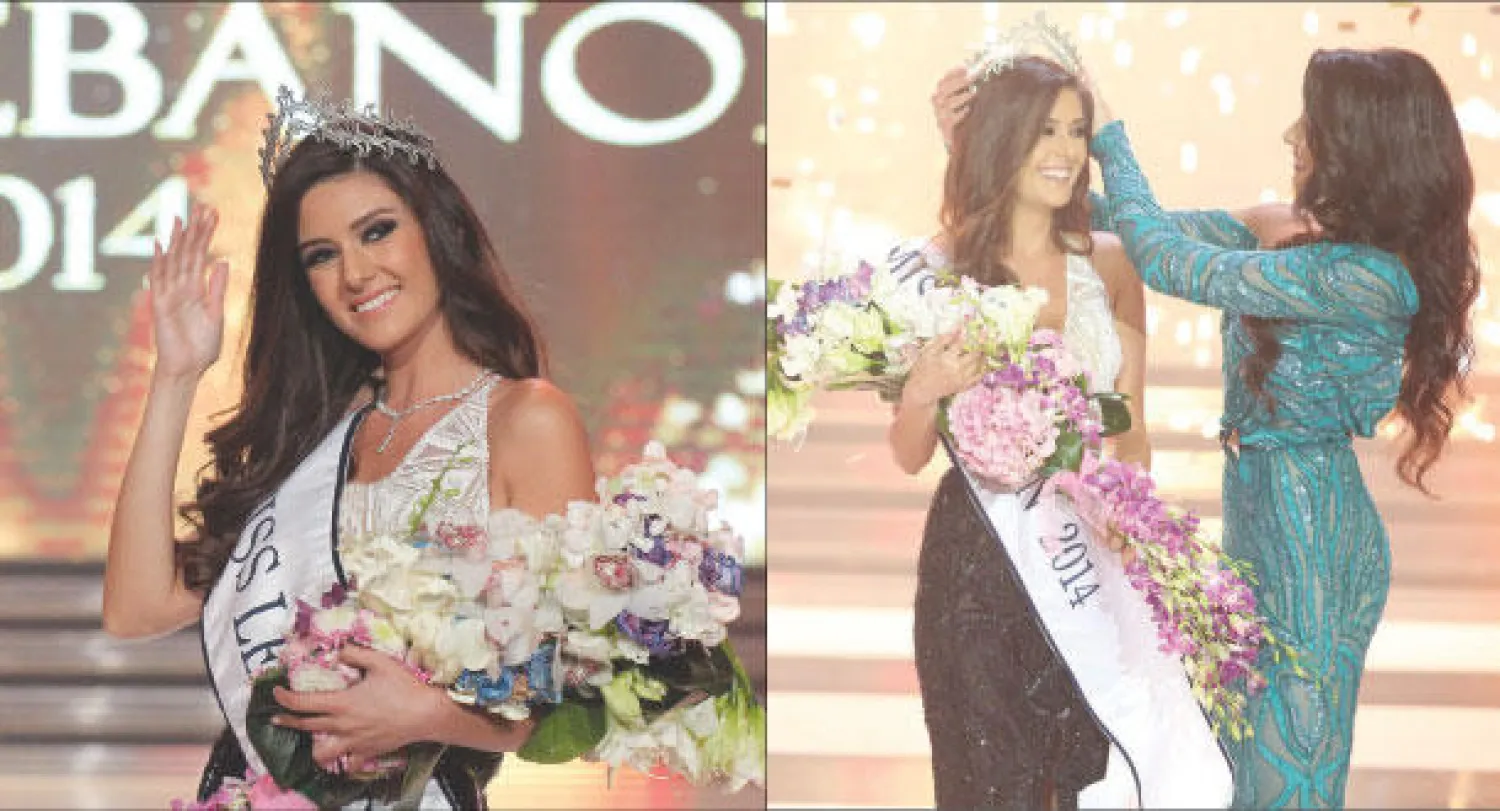ملكة جمال لبنان للعام الماضي كارن غراوي تسلم  التاج إلى سالي جريج  -  ملكة جمال لبنان سالي جريج