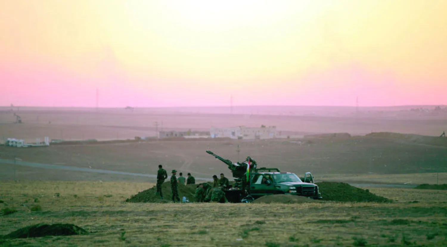 قوات من البشمركة الكردية بالقرب من مدينة ربيعة على الحدود العراقية السورية أمس (رويترز)