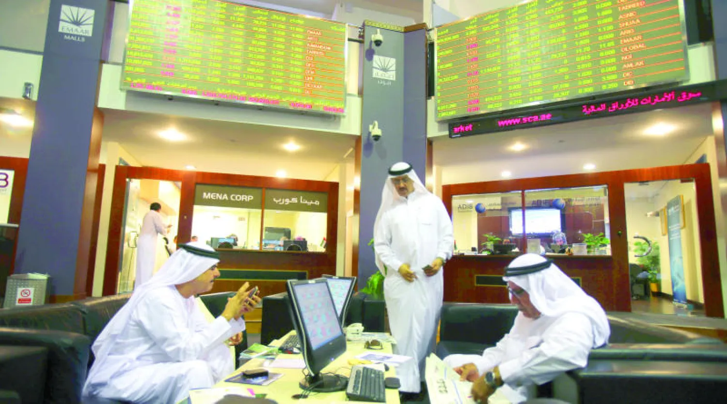 جانب من التداولات في سوق دبي (أ.ب)