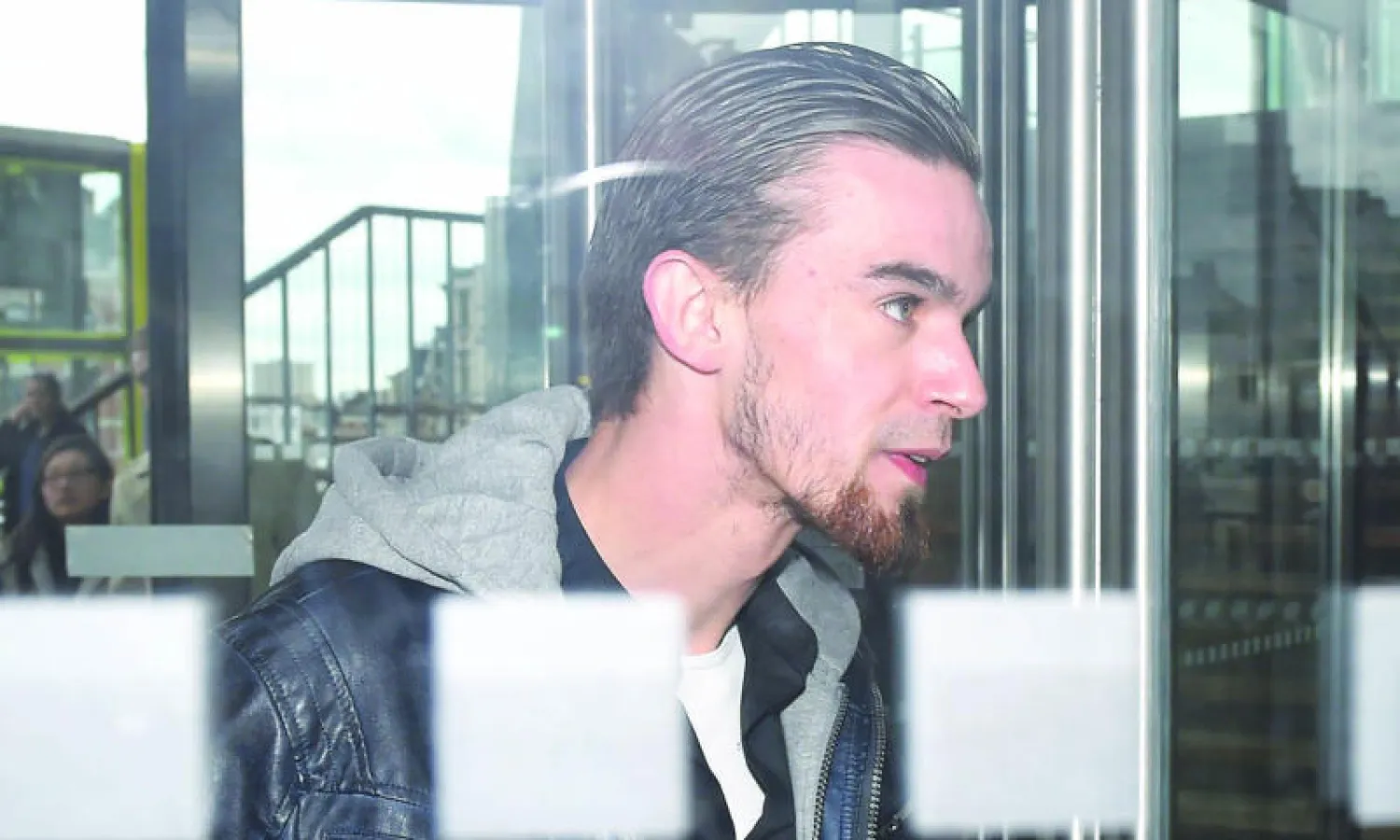 مايكل ديل فورتي لدى وصوله إلى قاعة محكمة أنتويرب (أ.ف.ب)