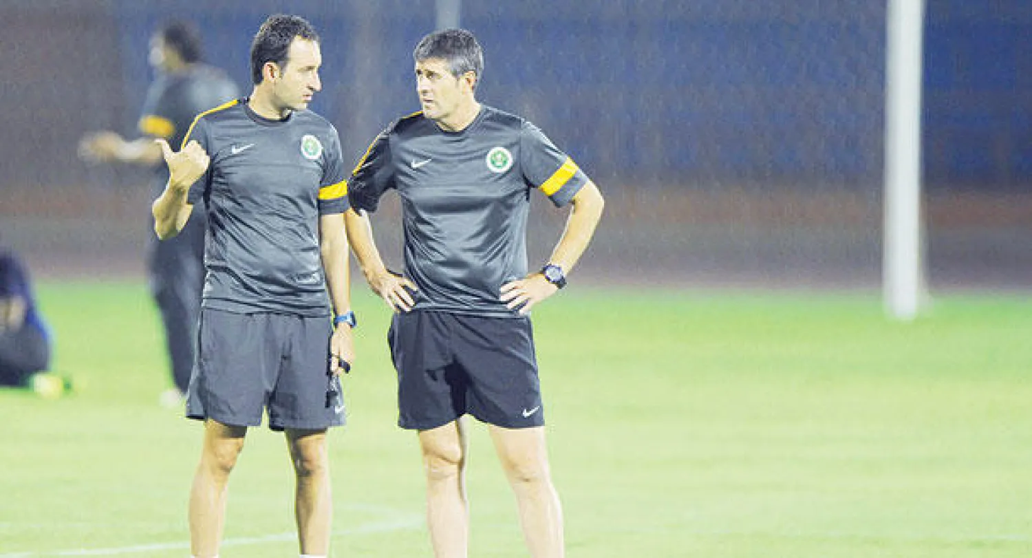 استمرار لوبيز على رأس الجهاز الفني في المنتخب السعودي بات مثار تساؤلات في الشارع الرياضي السعودي