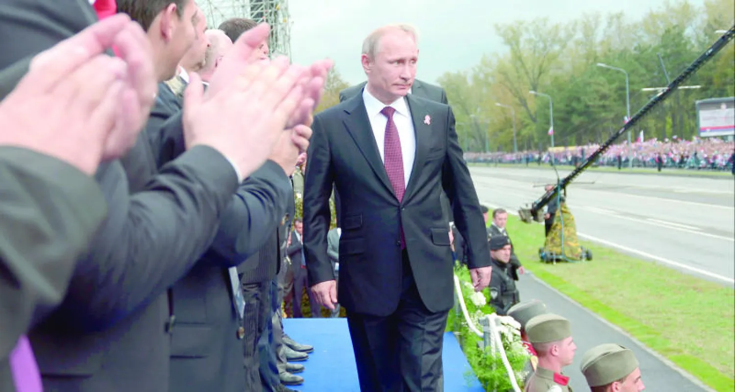 بوتين أثناء وصوله لحضور عرض عسكري في بلغراد أمس (أ.ب)