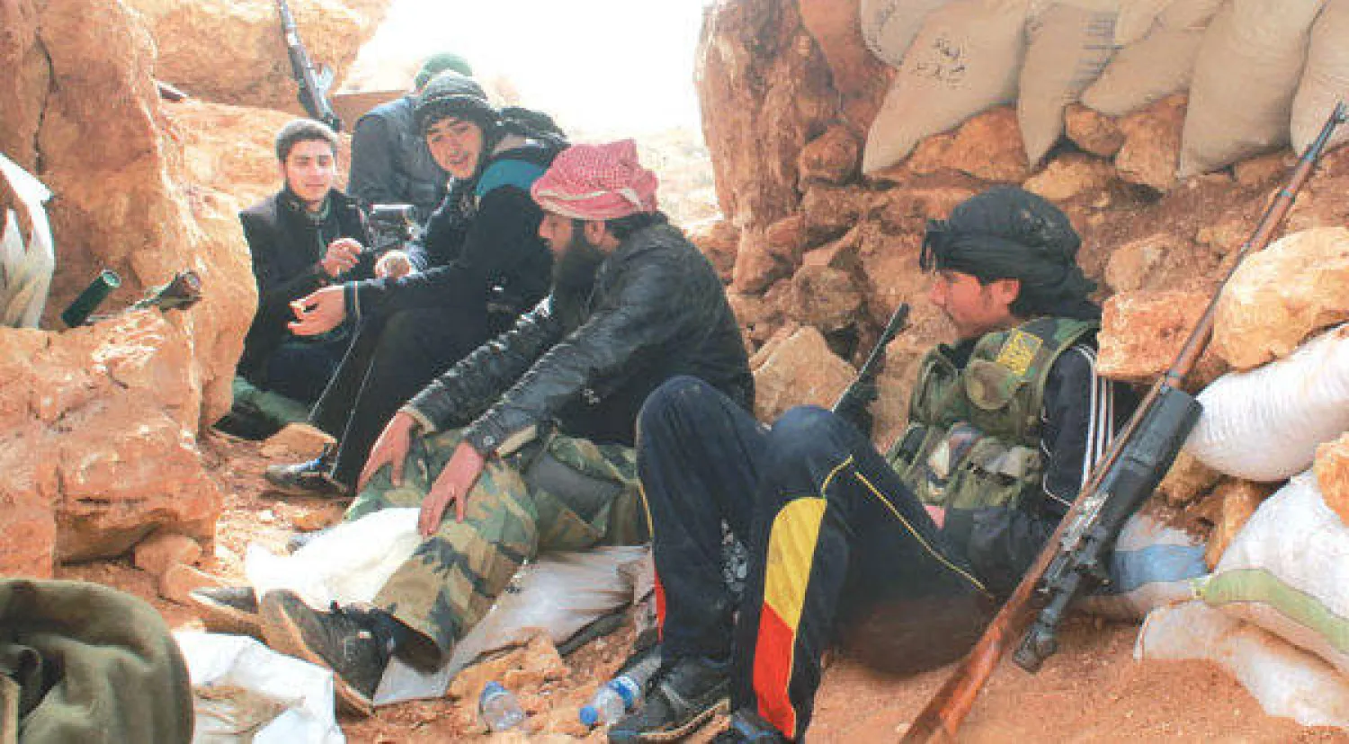 الحرب السورية تحول مزارعيها وصناعها إلى مقاتلين