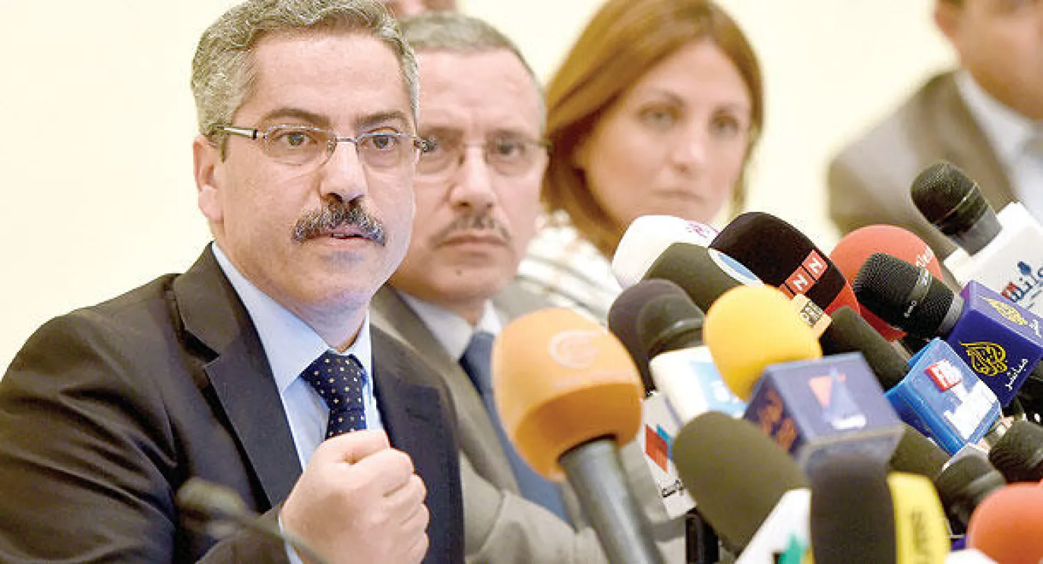 محمد شفيق صرصار رئيس الهيئة العليا المستقلة للانتخابات لدى حضوره المؤتمر الصحافي في تونس أمس (أ.ف.ب)