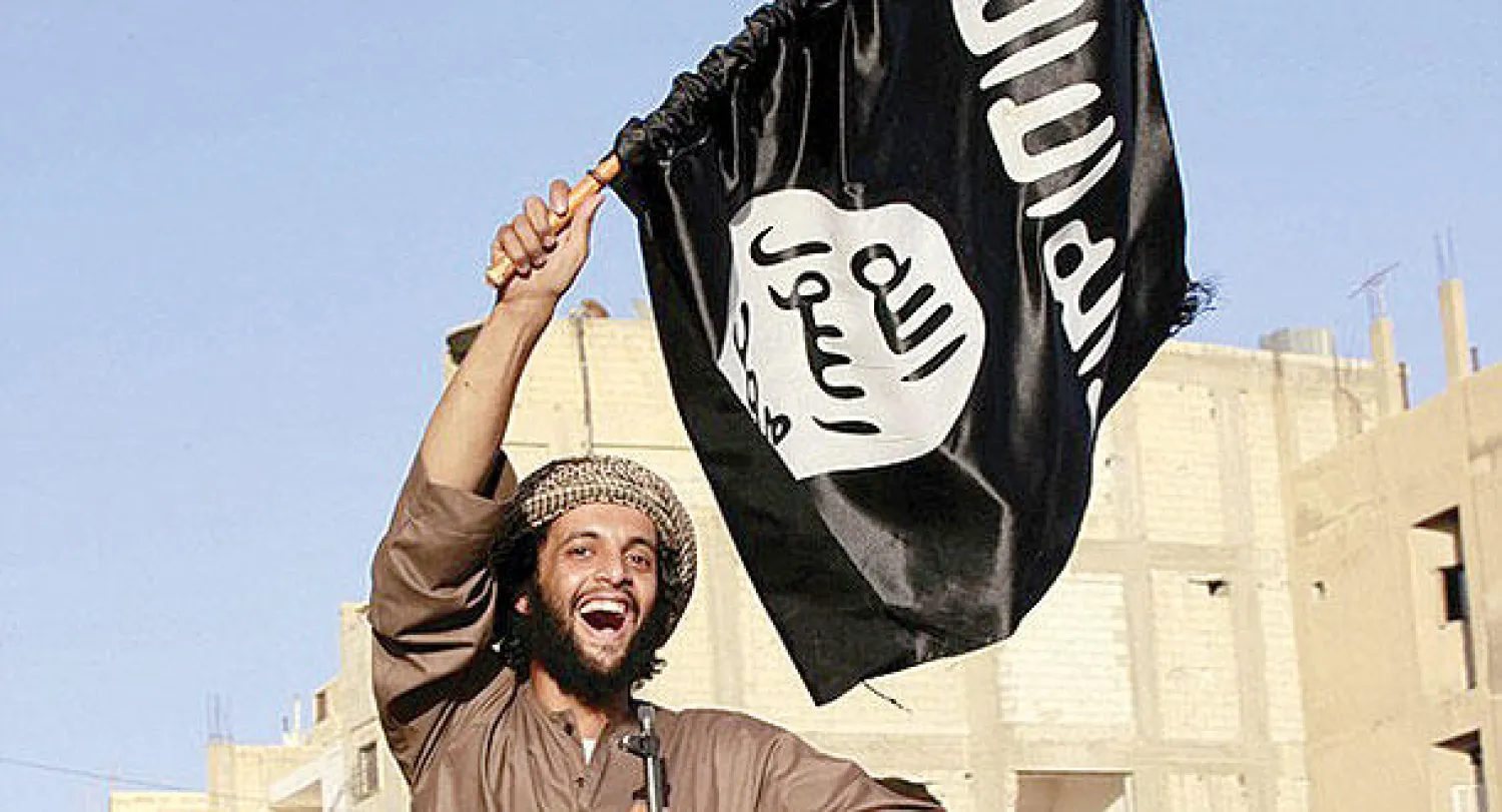 عنصر من داعش بالقرب من الحدود التركية