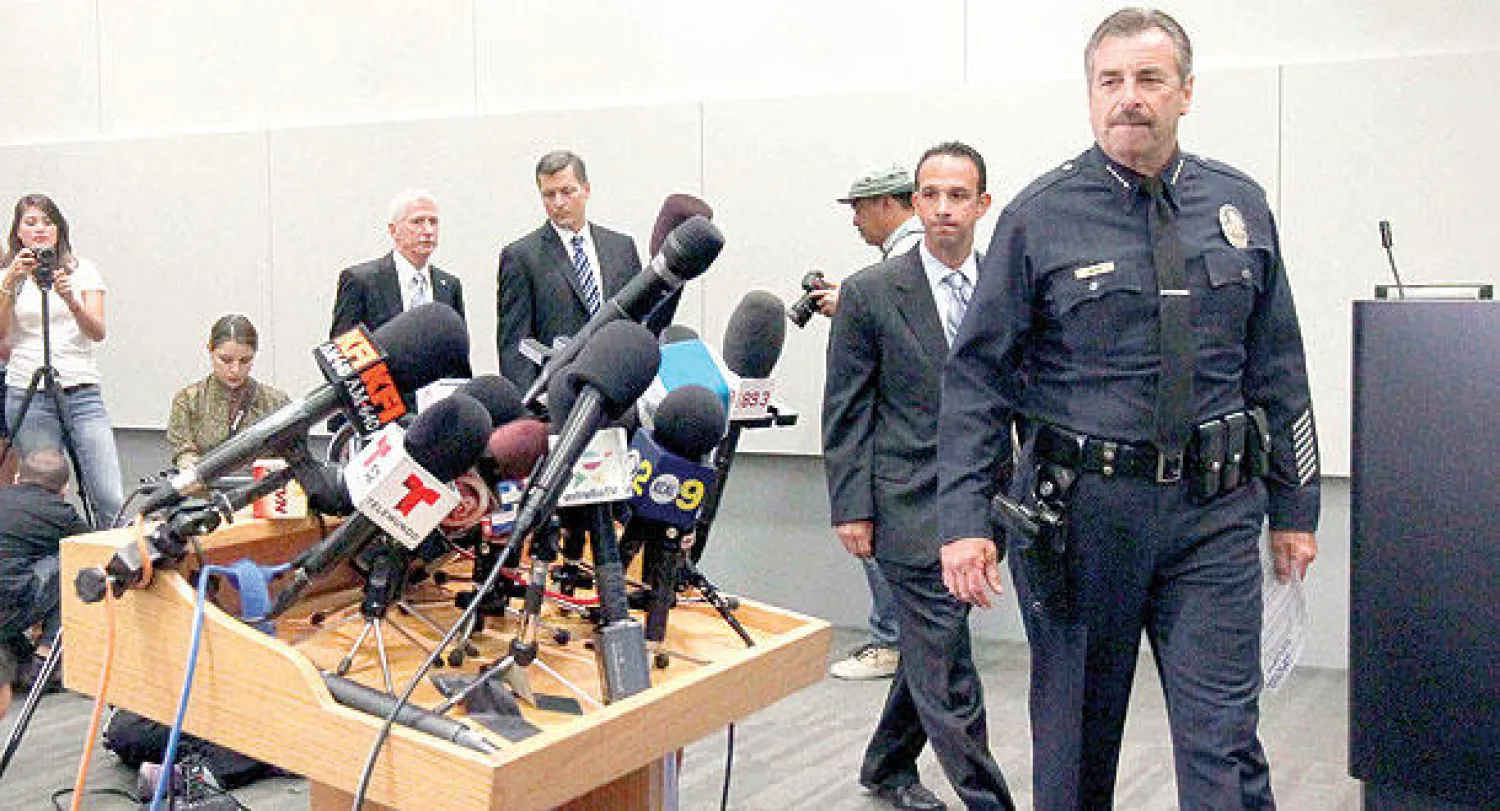 قائد شرطة لوس أنجليس لدى إعلانه خبر اعتقال المتهم بقتل المبتعث السعودي (أ.ب)