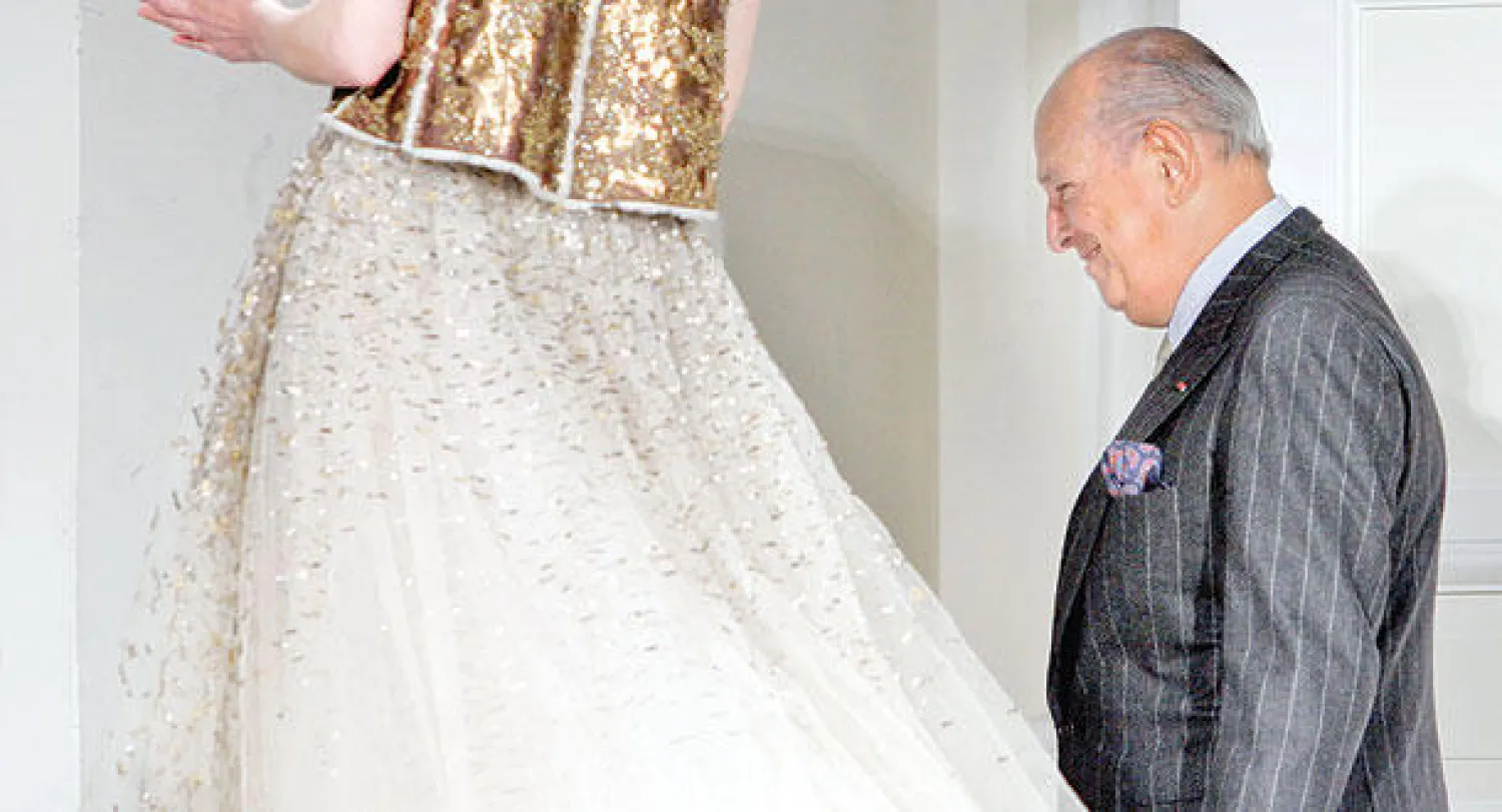 أوسكار دي لارونتا وصفته العارضة ناعومي كامبل بأنه «جنتلمان الموضة» (أ.ب)