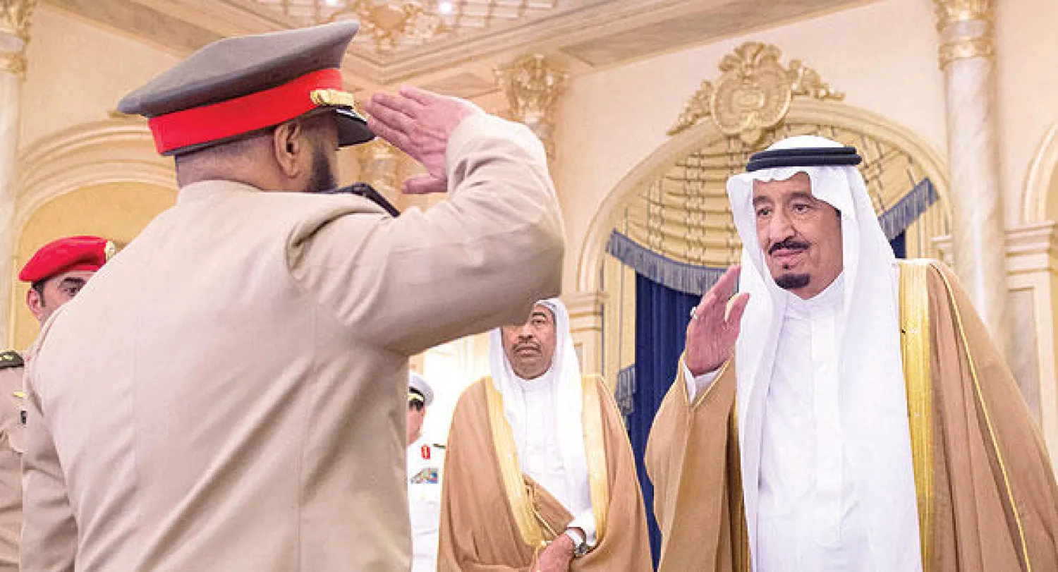 ولي العهد السعودي خلال استقباله القادة وكبار الضباط في الرياض أمس (واس)