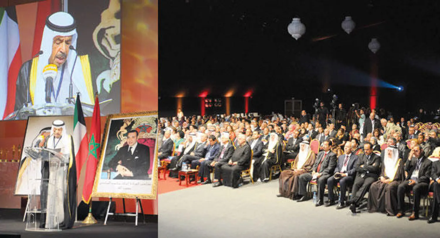 جانب من الحضور  -  عبد العزيز سعود البابطين يلقي كلمة الافتتاح