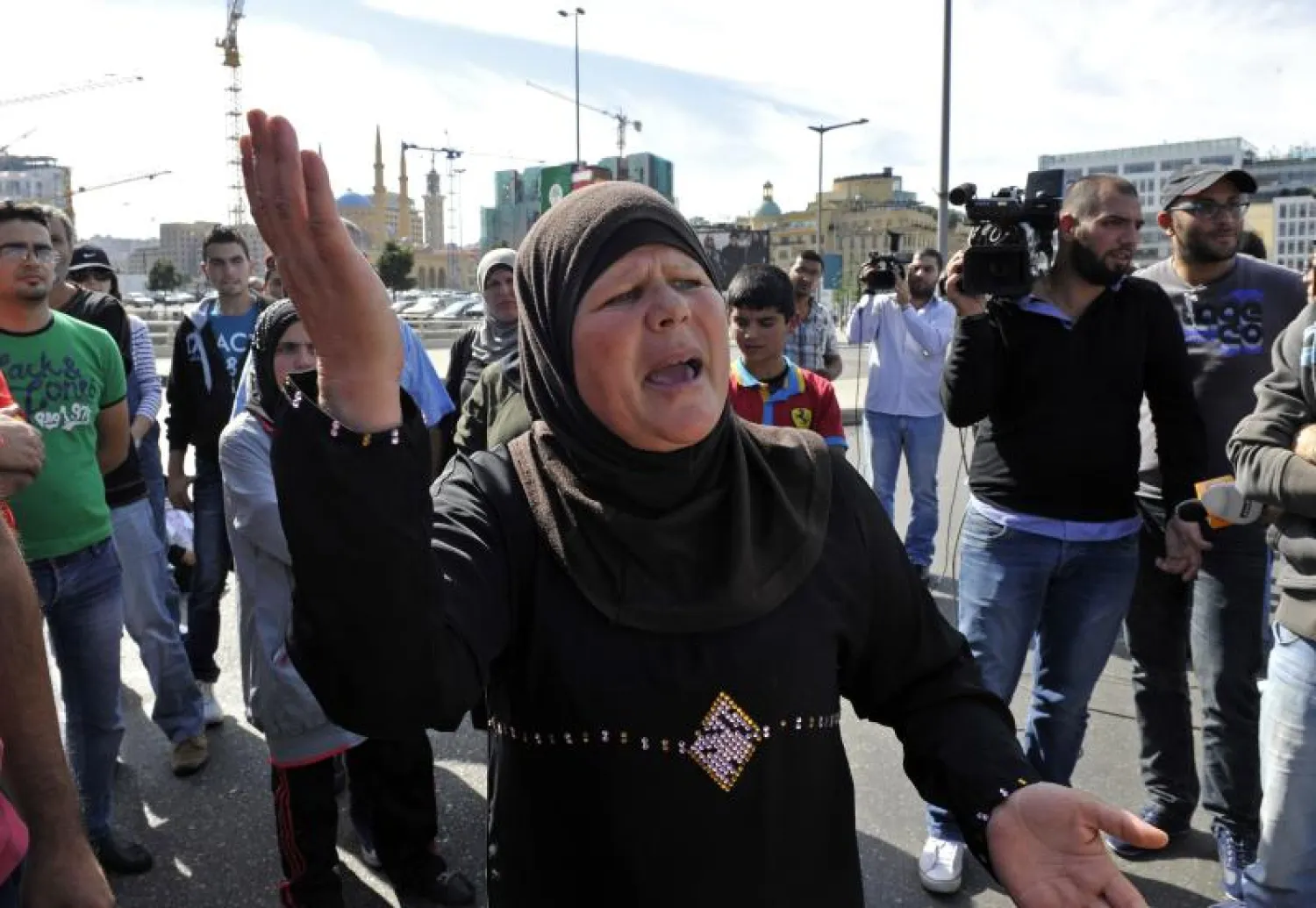 سقوط أربعة جراء مداهمة الجيش اللبناني لشقة لاجئين من سوريا