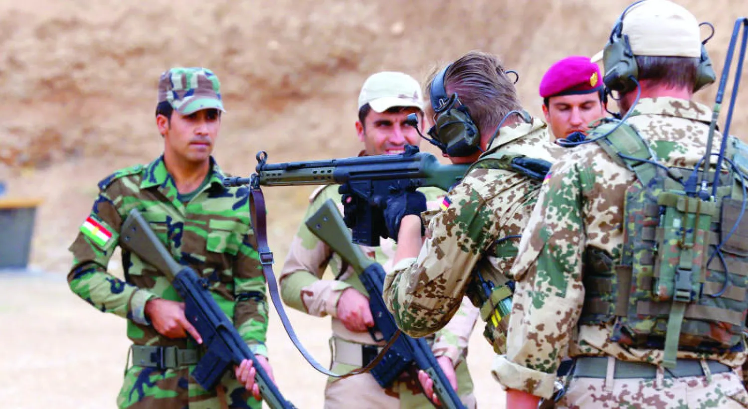 خبير من الجيش الألماني يدرب في أربيل قوات البيشمركة على استخدام سلاح حديث (أ.ف.ب)