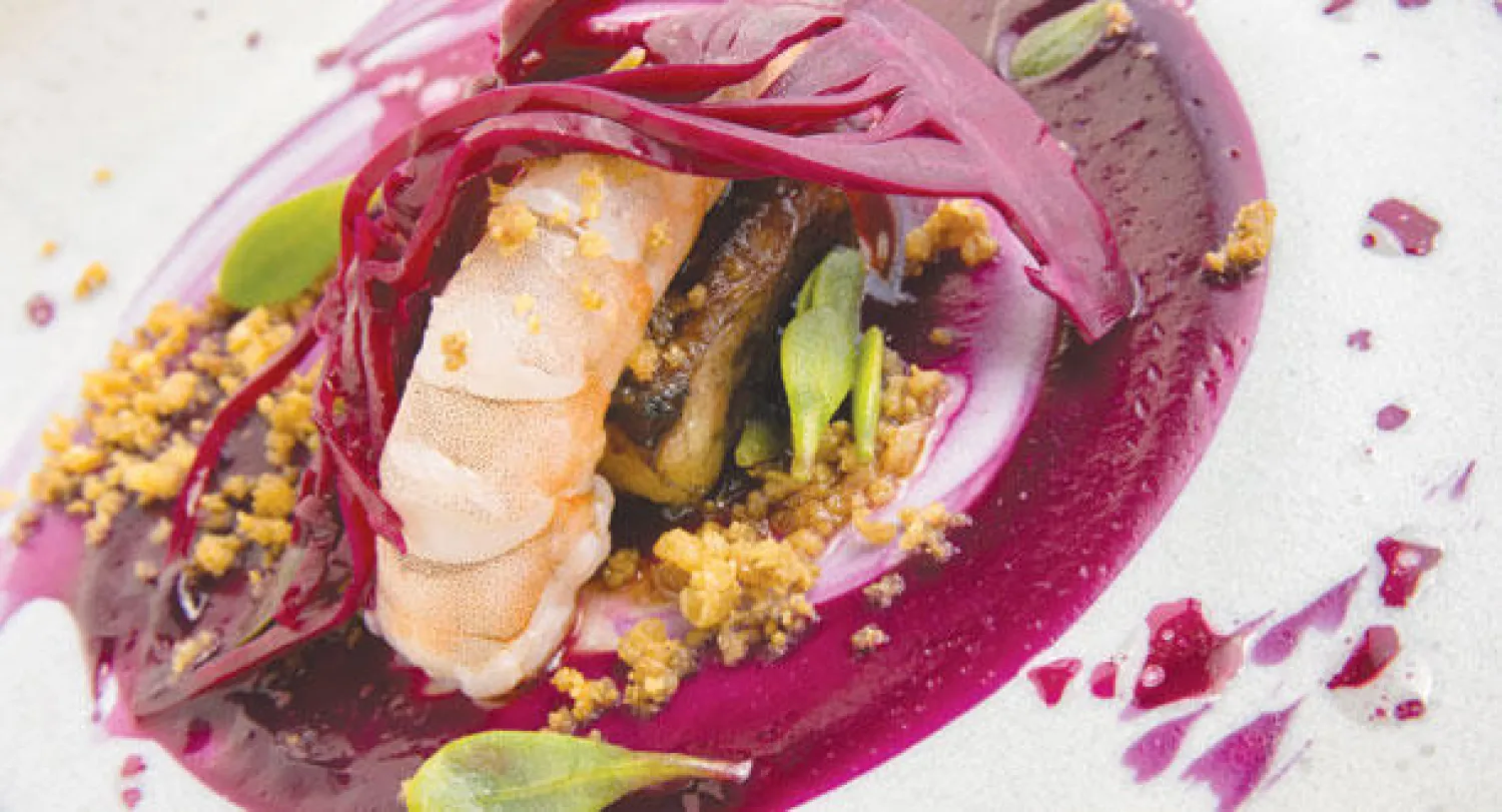 طبق من تصميم غارث ورد