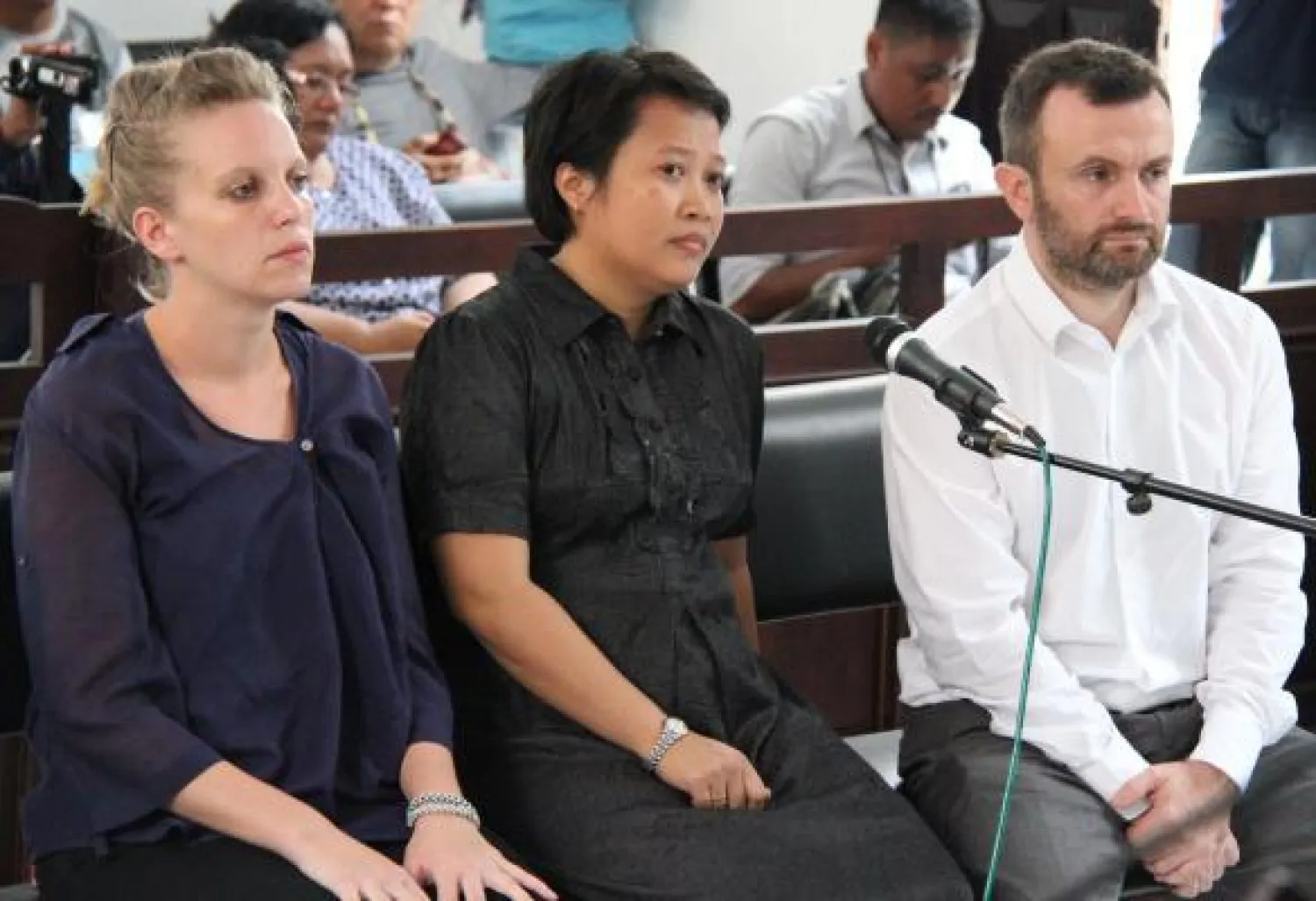 إندونيسيا تدين الصحافيين الفرنسيين وتفرج عنهما الاثنين