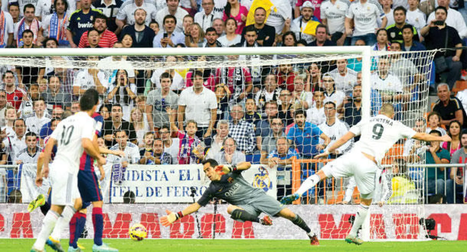 بنزيمة (9) يختتم أهداف ريال مدريد (أ.ف.ب)