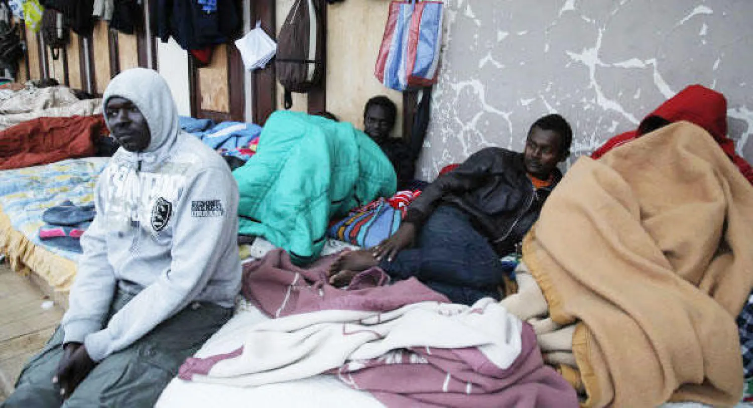 فرنسا تواجه تنظيم تدفق المهاجرين غير الشرعيين