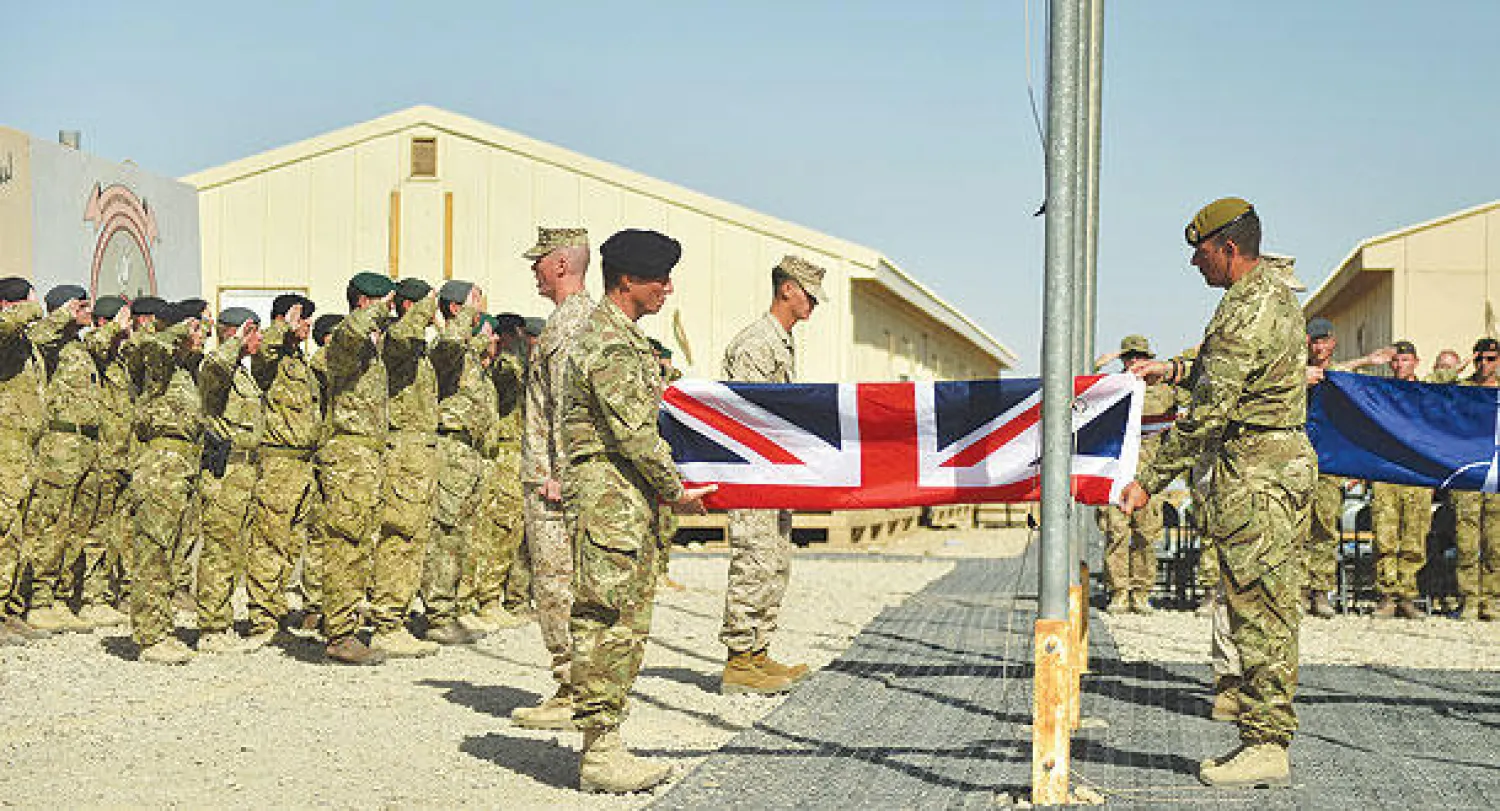 القوات البريطانية في ولاية هلمند (جنوب) تسلم قاعدة «باستون» للقوات الأفغانية أمس (أ.ب)