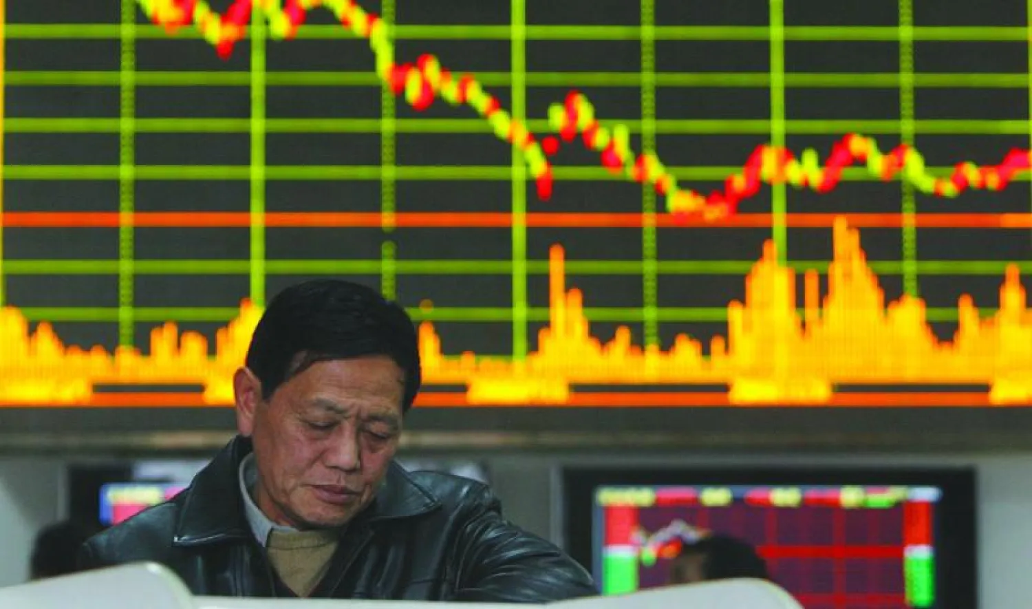 واصل الاقتصاد الصيني تباطؤه خلال الربع الثالث، ليضعف معدل النمو إلى 7.3 في المائة (من 7.5 في المائة العام الماضي) («الشرق الأوسط»)