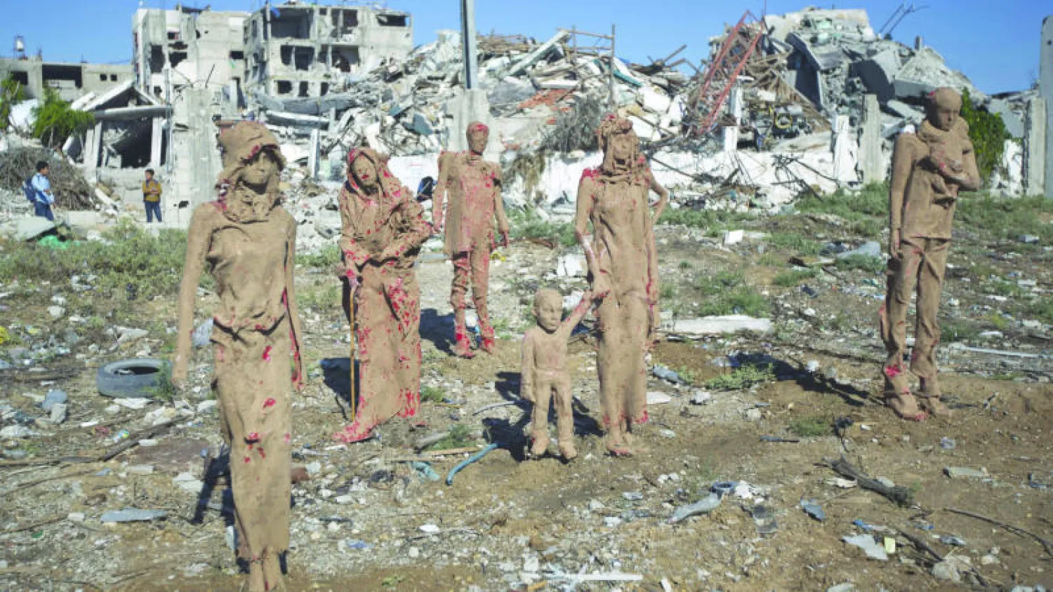 تماثيل في غزة تحاكي نزوح الفلسطينيين من منازلهم المدمرة